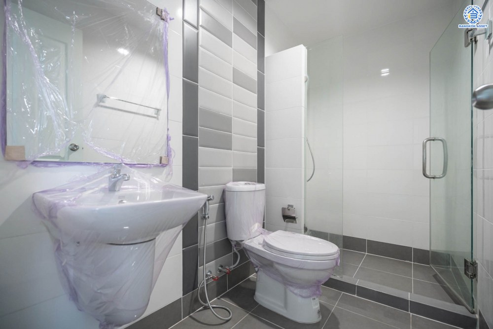 บ้านมือสองตกแต่งใหม่ โครงการ เดอะทรัสต์ทาวน์ ราชพฤกษ์-รัตนาธิเบศร์ เนื้อที่ 19.7 ตร.ว. ฟังก์ชัน 3 ห้องนอน 2 ห้องน้ำ 2 ที่จอดรถ บ้านสวยจากแบรนด์ Q.House บนทำเลติดถนนราชพฤกษ์ เดินทางสู่ใจกลางเมืองได้อย่างรวดเร็ว ใกล้รถไฟฟ้าสายสีม่วง "สถานีบางรักน้อยท่าอิฐ"